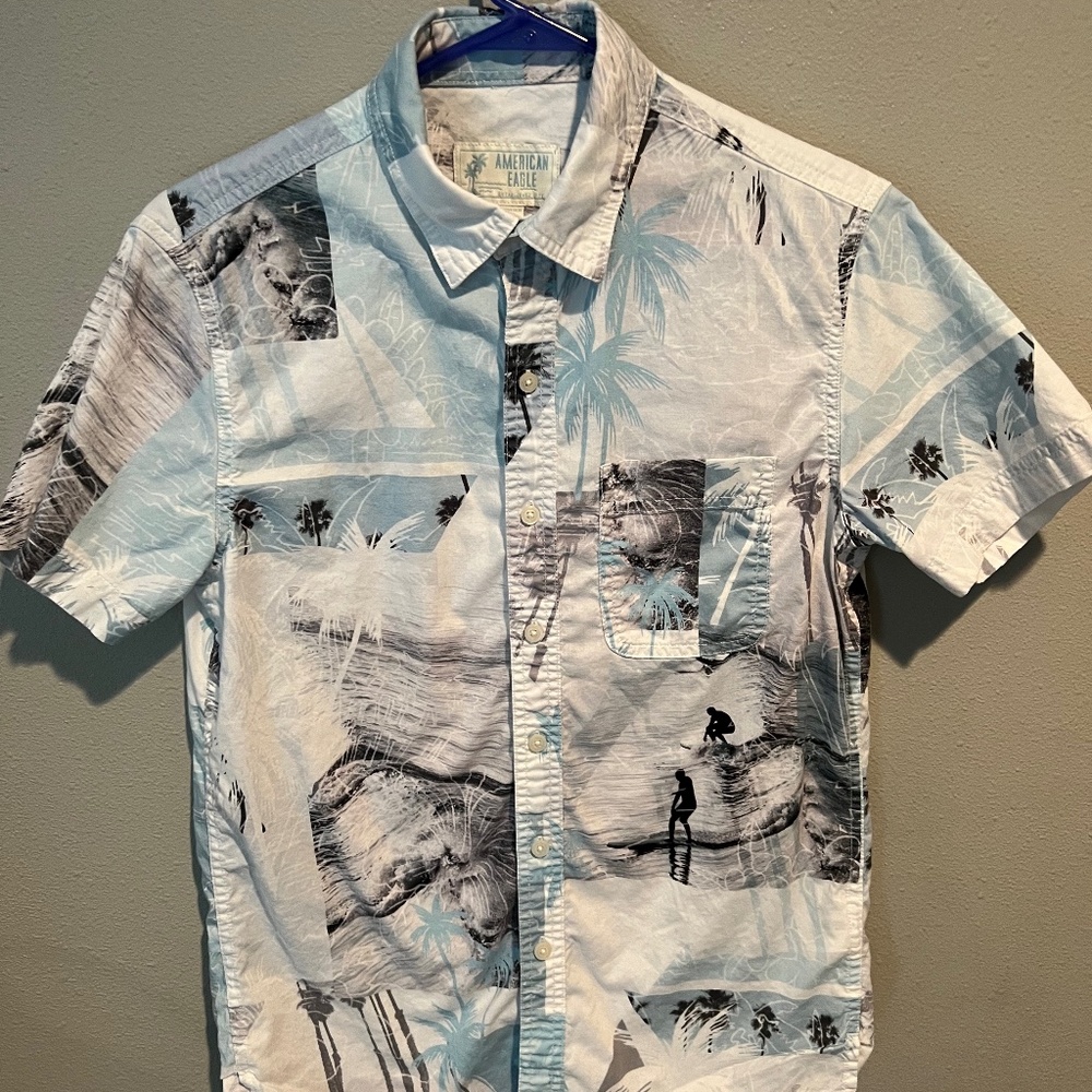 Men’s American Eagle Tropical Button Up Resort Shirt, size XS,